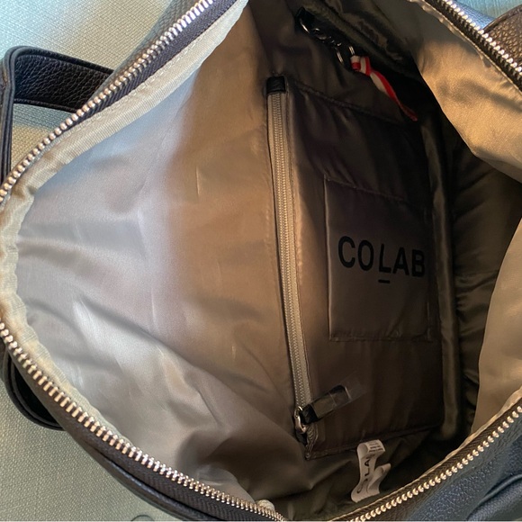 A new CoLab travel bag. - Picture 5 of 10